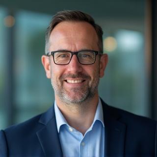 Portret van Pieter Bakker, Manager Export & Logistiek bij Gouda Kaas BV.